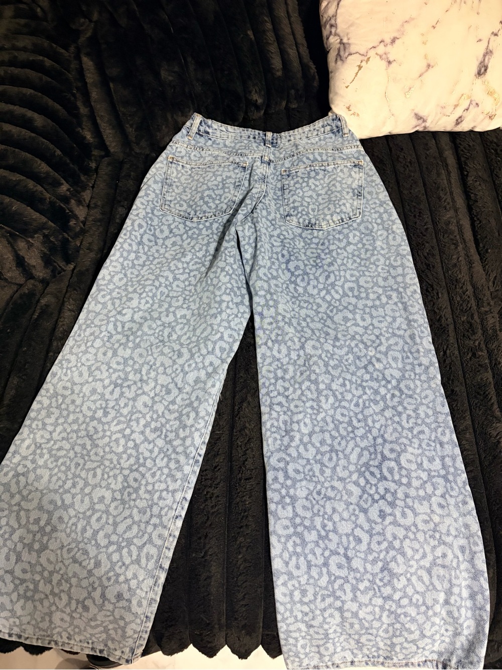 Nasty Gal Light Blue Leopard Wide-Leg Jeans - Picture 7 of 9